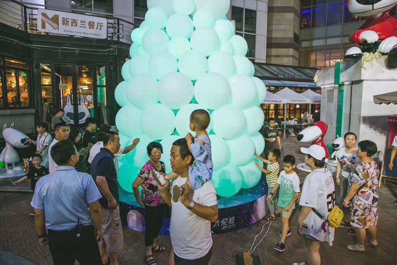 珠海氣球小丑，舞臺(tái)小丑，氣球布置，小丑表演，演出團(tuán)隊(duì)