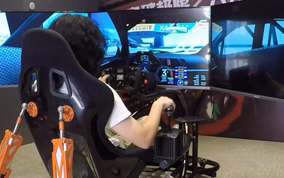 VR道具租賃 三屏幕體感賽車 娛樂暖場設(shè)備 適用于車展活動現(xiàn)場互動 眾暖科技道具租賃 暖場設(shè)備出售